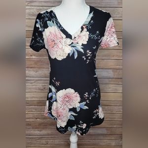 Reborn J Black Floral V-Neck Short Sleeve Top - Small
